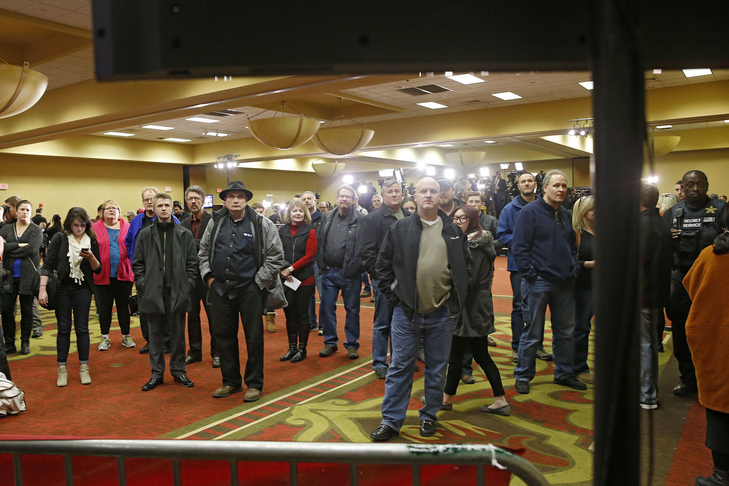 CAUCUS NIGHT - DES MOINES